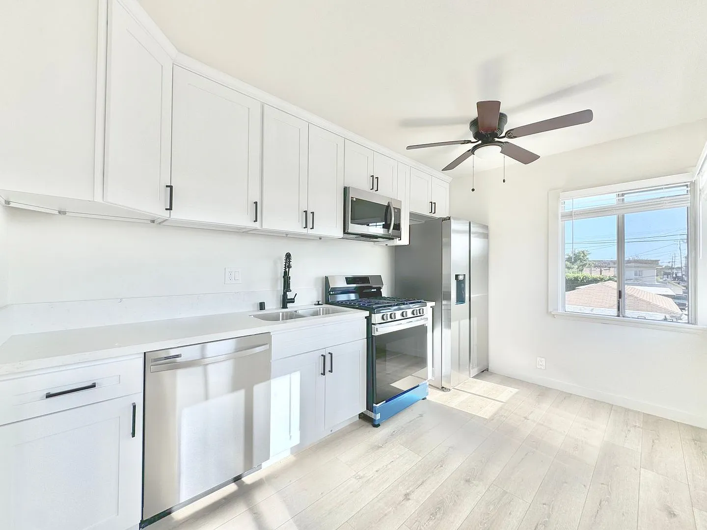 1600 Chestnut Ave — Photo 2