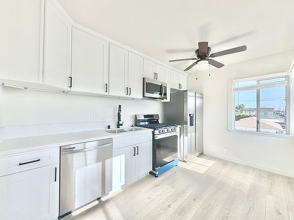 2nd image of 1600 Chestnut Ave APT 11