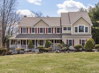 8 Punkin Patch Rd, Woodbridge, CT 06525