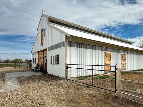 2675 Kings Way Dr, Homedale, ID 83628