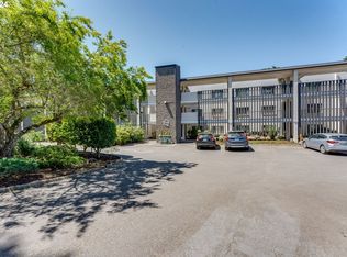 790 SE Webber St UNIT 307, Portland, OR 97202