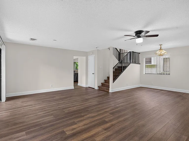 587 NW 38th Ave — Photo 10