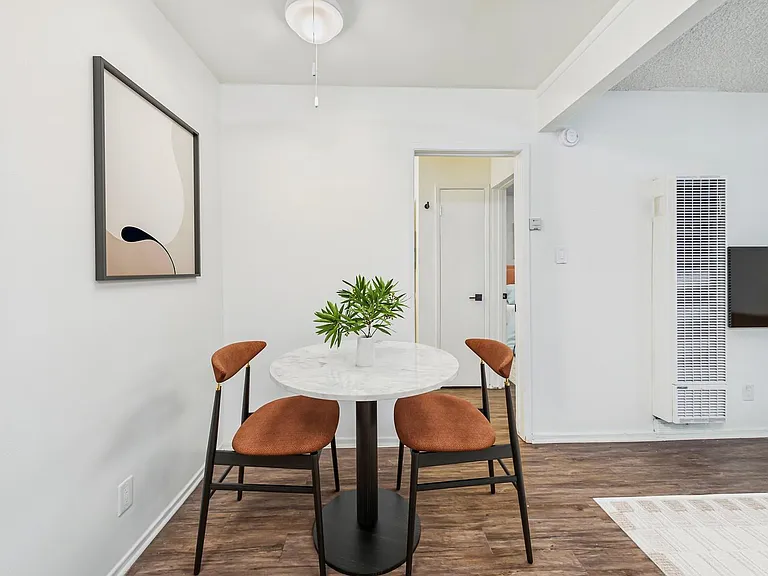 Roscoe Terrace — Photo 6