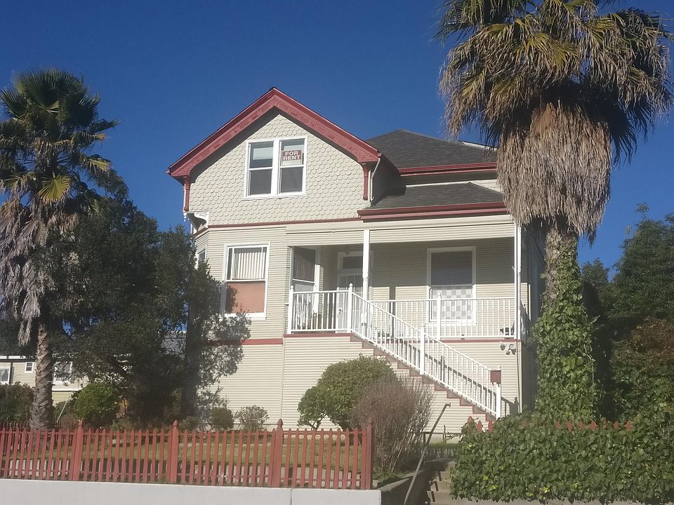 Top-floor apartment, viewed from Carolina St (south)