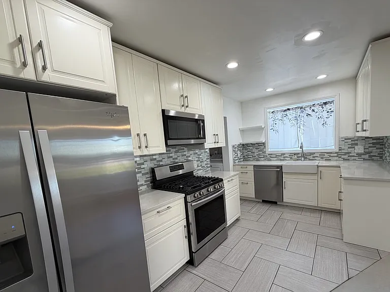 6486 Winona Ave — Photo 10