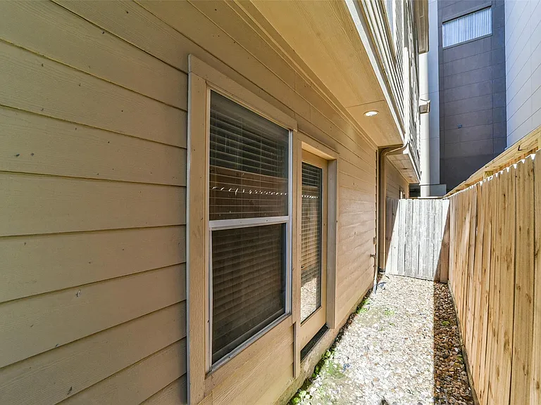 1117 Saint Agnes St #E — Photo 35