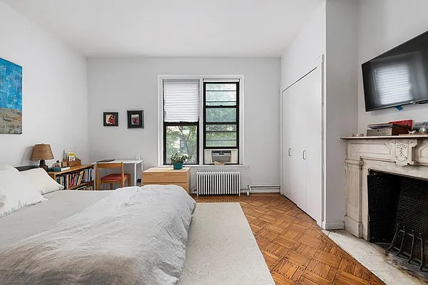 Rented by Douglas Elliman | media 15