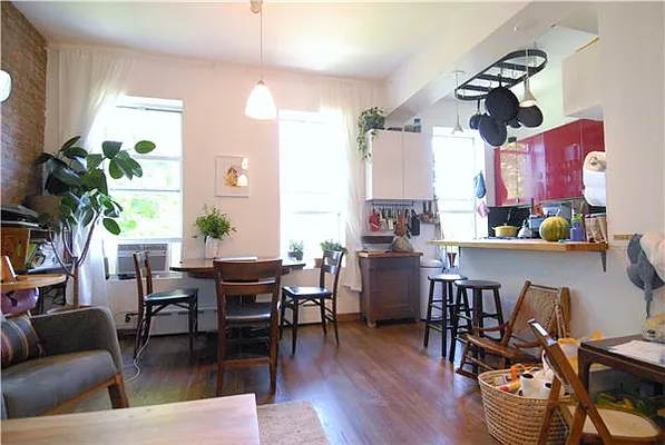 Sold by R New York | media 24