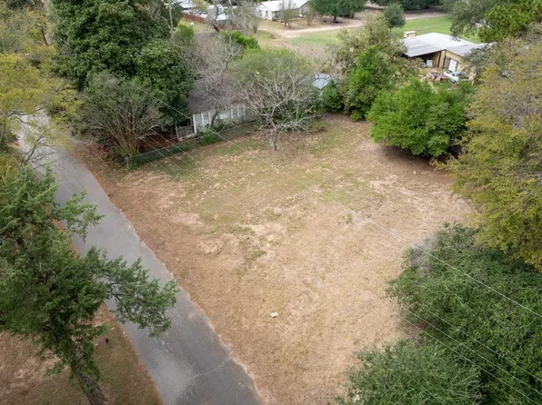 402 W Peach St, Grapeland, TX 75844