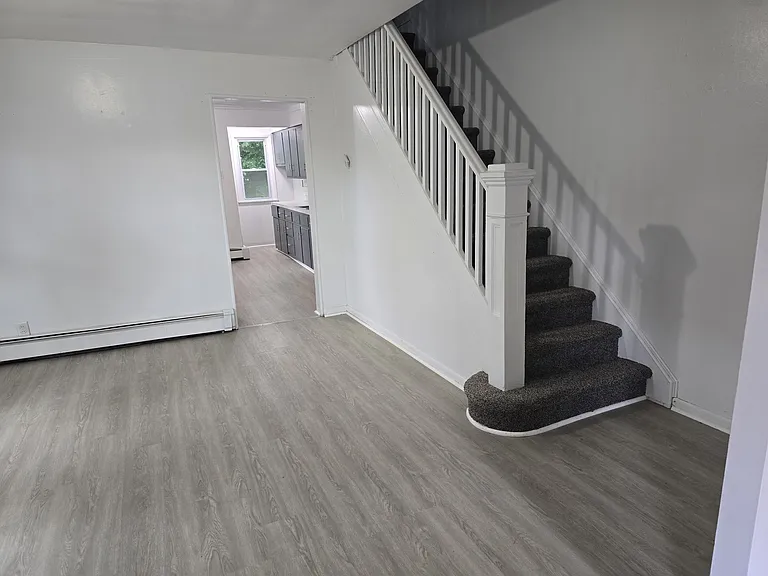 111 La Grange St — Photo 4