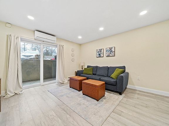 5th image of 179 Presidents Ln Unit 1N