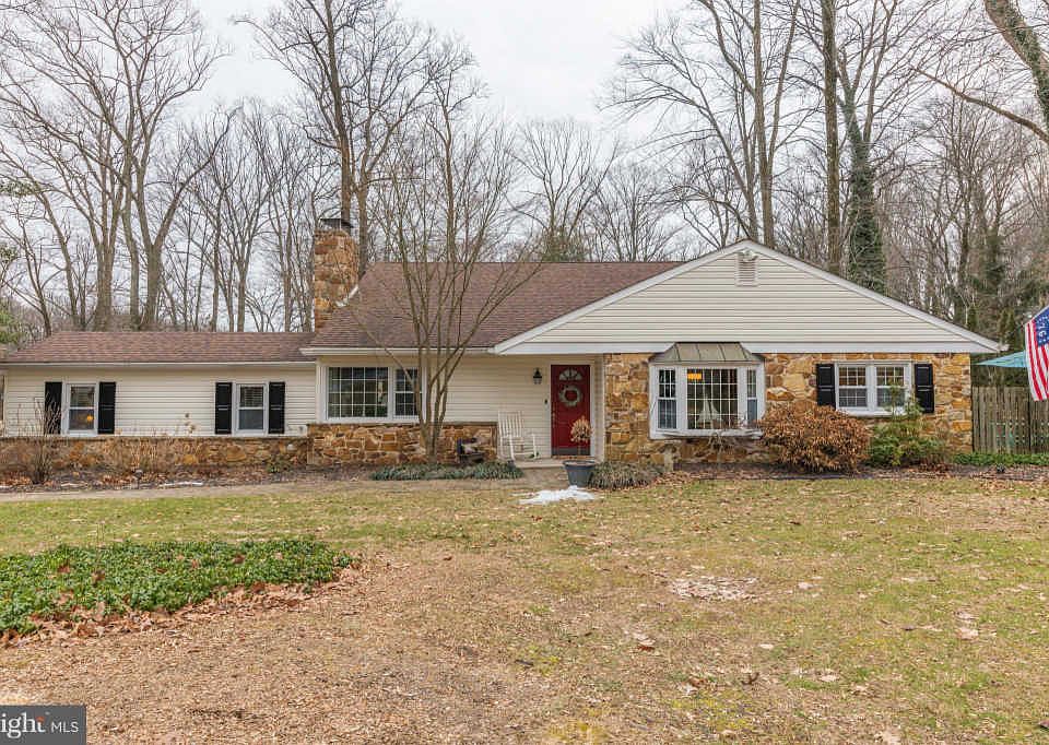 1st image of 25 Woodland Cir