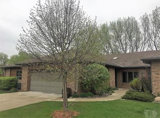 2003 Hunters Ridge Dr, Mason City, IA 50401