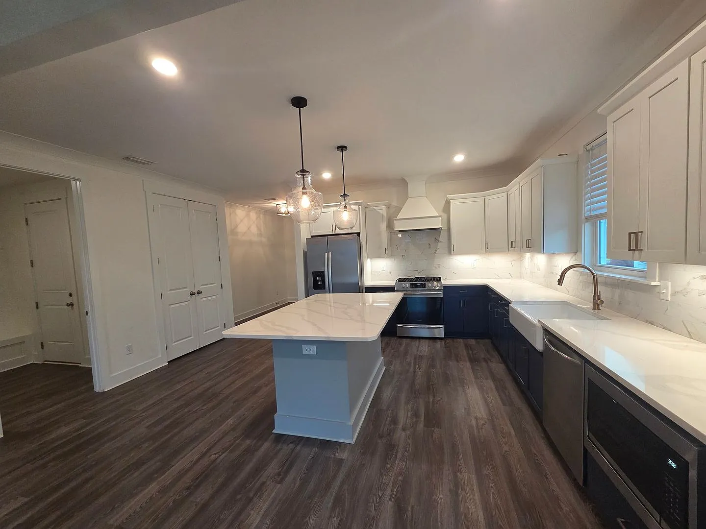 Beautiful Home in the Coveted & Amenity Rich "Sweet Bay" Community! *1/2 Off Security Deposit for... — Photo 4