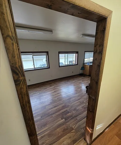 10561 N Loomis Rd — Photo 10