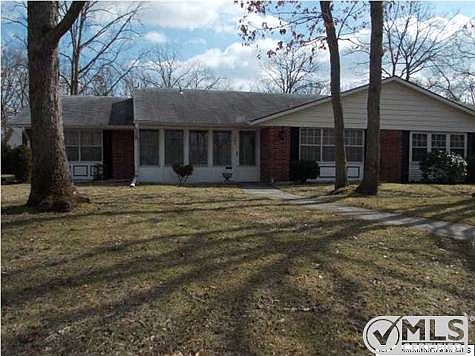 1st image of 176A Sterling Ct