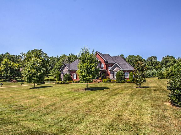 2nd image of 2307 Lucerne Ln