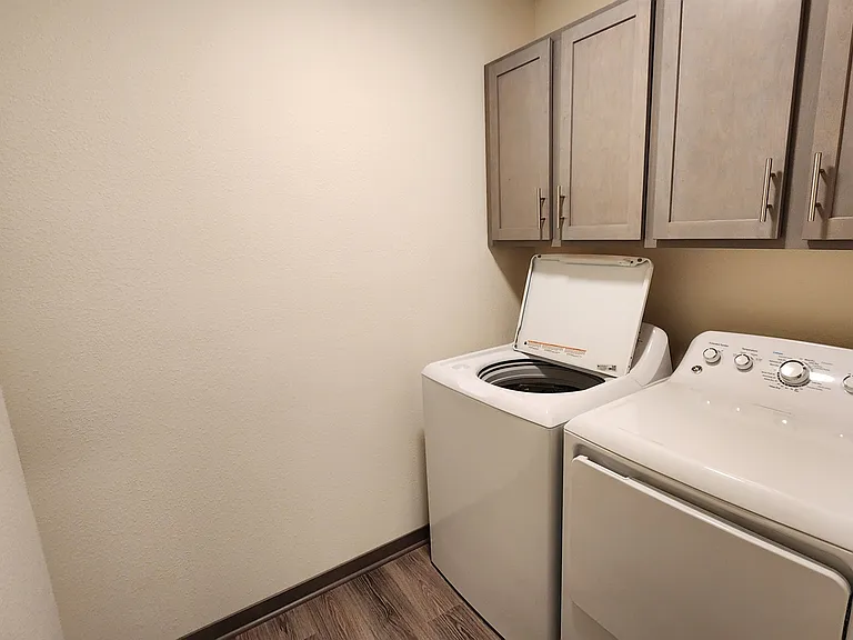Jefferson 3 Bedroom — Photo 10
