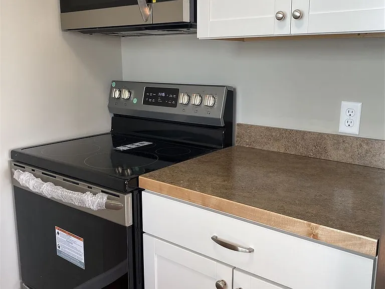 314 W Wolfe St — Photo 10