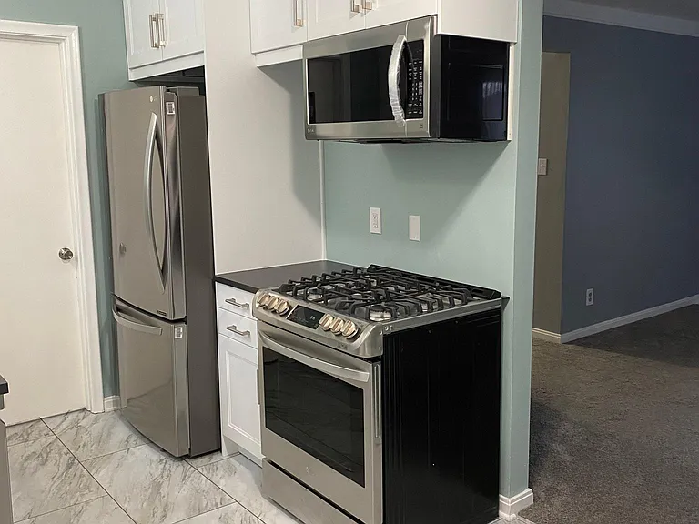 528 E Cambourne St — Photo 18