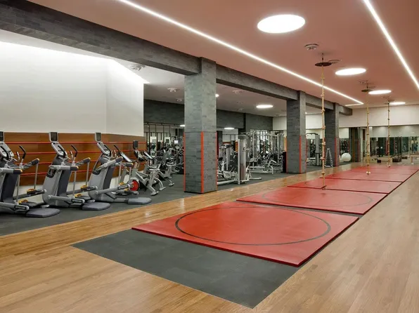 50 Riverside Boulevard image 20 of 26