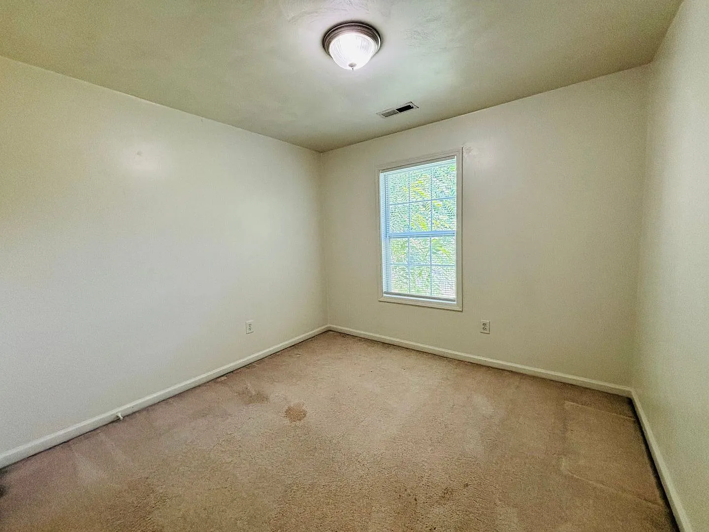 3 Bedroom 2.5 Bath Townhouse — Photo 4