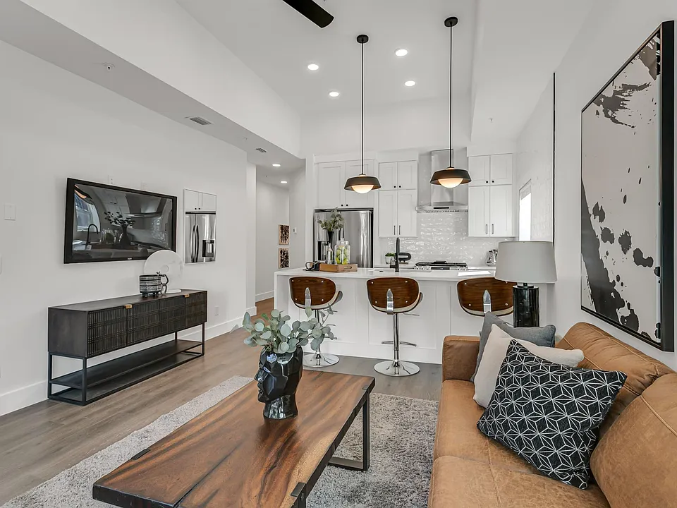 3006 W Estrella St #1