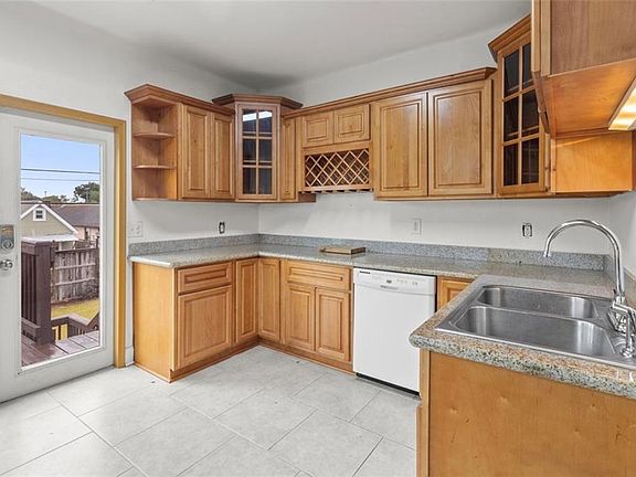 3rd image of 3227 Derby Pl