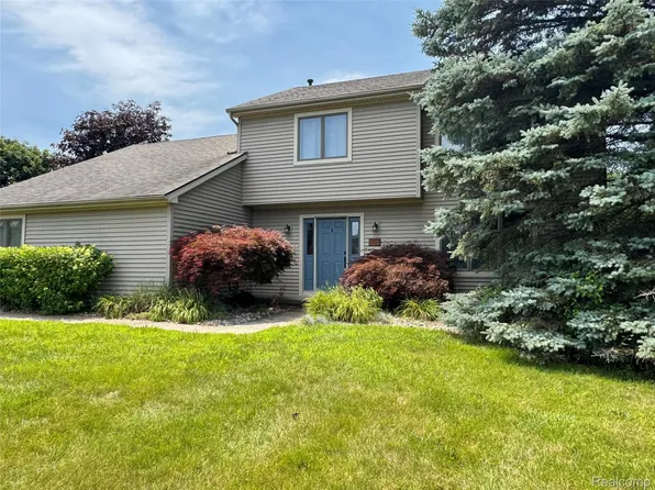 2132 Maple Creek Cir, Ann Arbor, MI 48108
