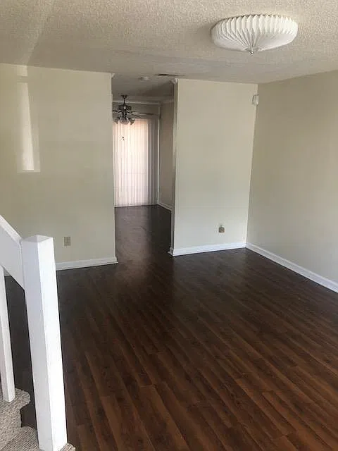 2 bed, 2.5 bath, 976 sqft, $1,650 — Photo 2