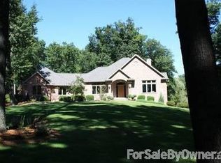 1822 Coach Ln, Suamico, WI 54173