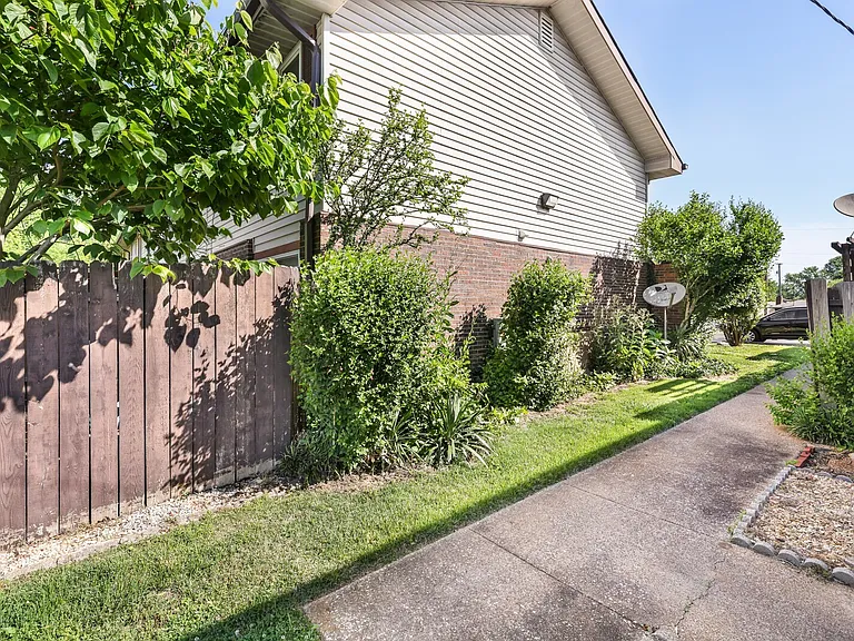500 Paragon Mills Rd #B1 — Photo 31