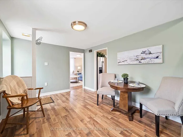 1612 Dufferin St — Photo 4