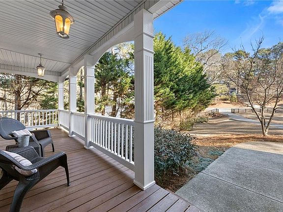 5th image of 1681 Bennett Rd