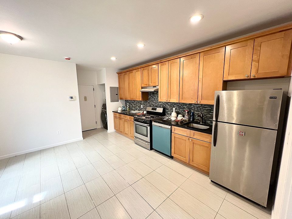 1st image of 3606 Ditmars Blvd #2