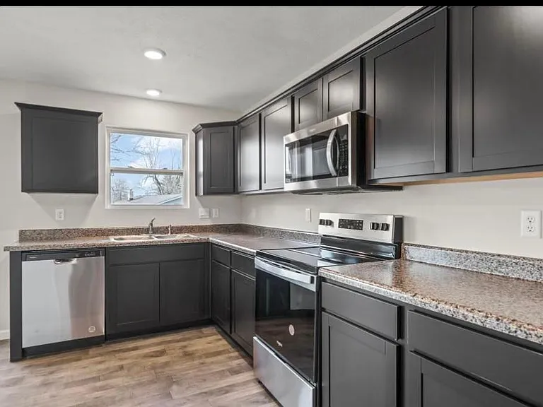 114 Lonny St — Photo 2