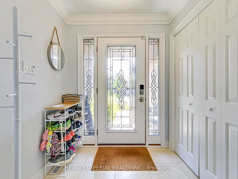 1511 Greenridge Cir — Photo 4