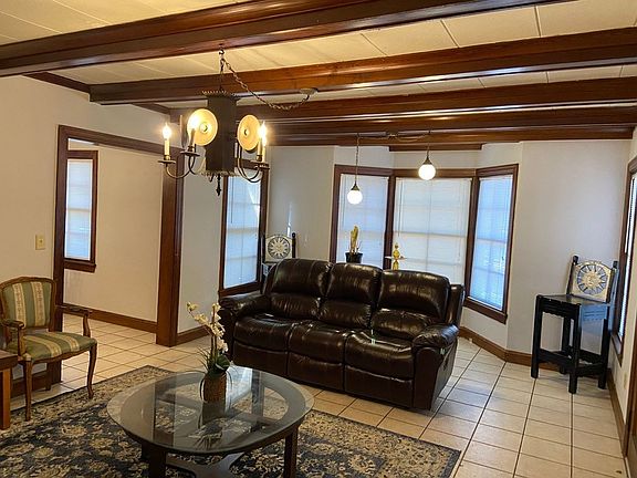 5th image of 123 NW 20th Dr #1