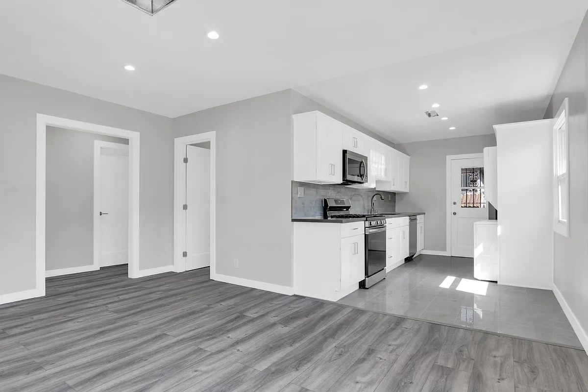 Building Photo - 5973 Guthrie Ave #2