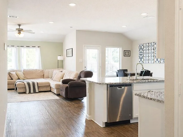 519 Kickapoo Dr — Photo 4