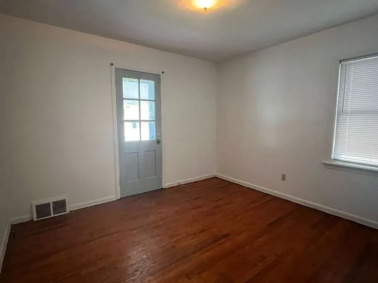 11215 Langton Ave — Photo 12