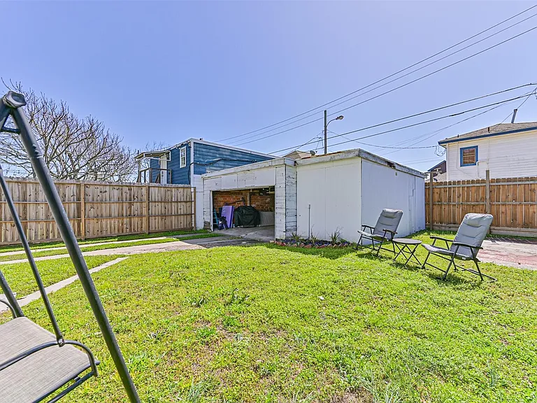 3519 Avenue R 1/2 — Photo 37