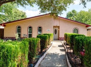 7304 Chinaberry Rd, Dallas, TX 75249