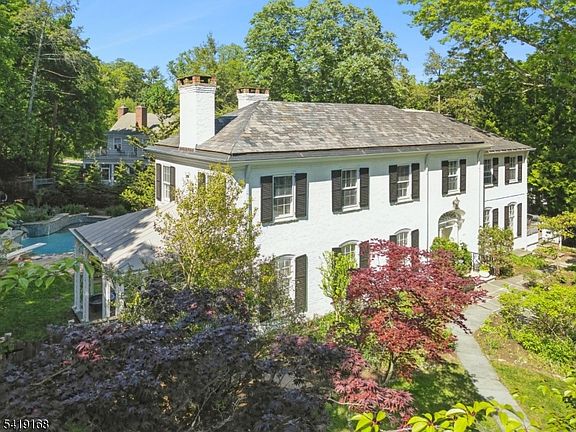 2nd image of 343 Forest Rd