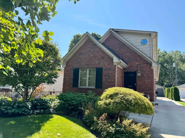 547 Neff Rd, Grosse Pointe, MI 48230