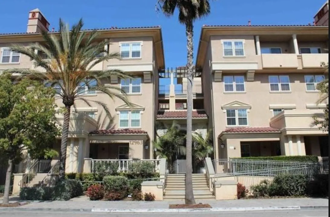 Runway Road, Playa Vista — Photo 1