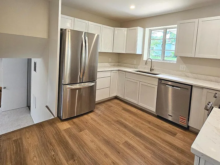7606 Gresham St — Photo 10