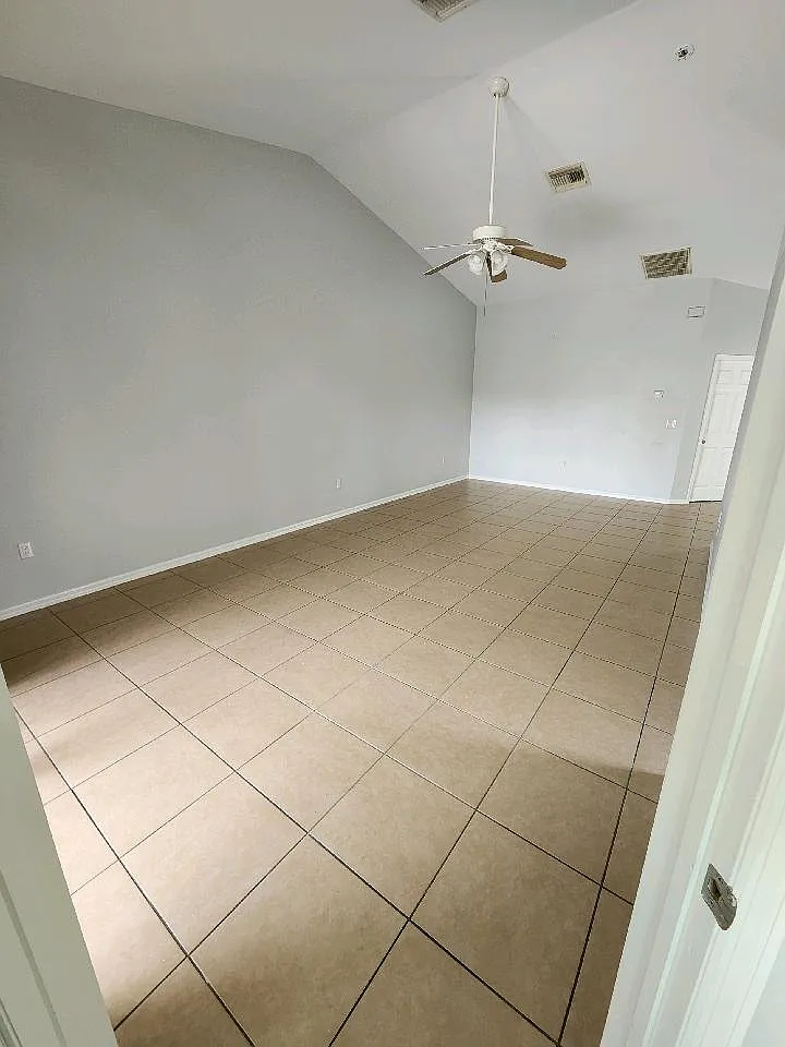 2 bed, 1300 sqft, $1,650 — Photo 2