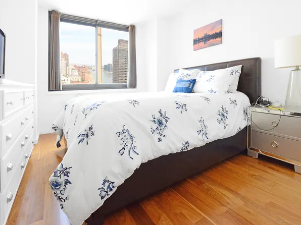 515 East 72nd Street image 6 of 10