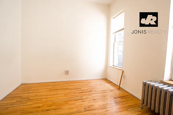 Rented by Jonis Realty | media 14